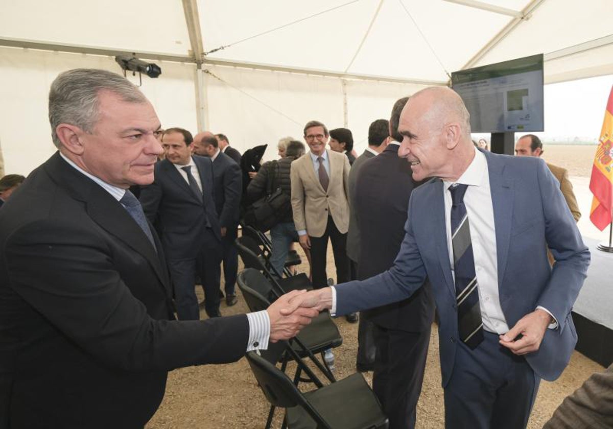 José Luis Sanz y Antonio Muñoz a principios de 2023, cuando se iniciaron las obras del metro en Pino Montano