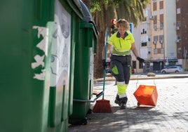 Málaga invierte 22 millones de euros más que Sevilla en la limpieza con 100.000 habitantes menos