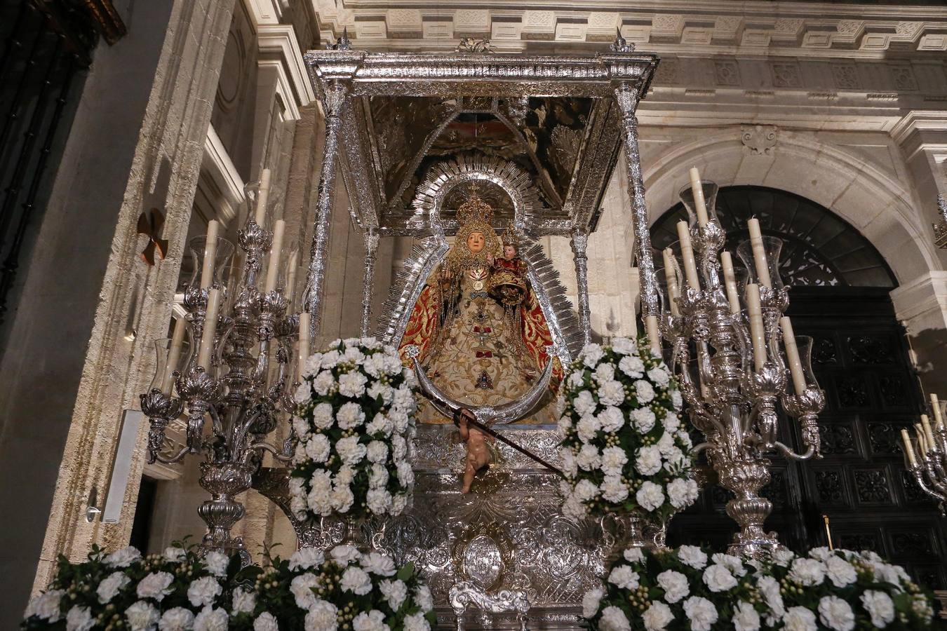 Las Vírgenes de Setefilla, Valme y Consolación lucen en sus pasos antes de la Magna del domingo