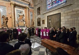 El cardenal Ayuso ya está enterrado en la capilla de San José de la Catedral de Sevilla