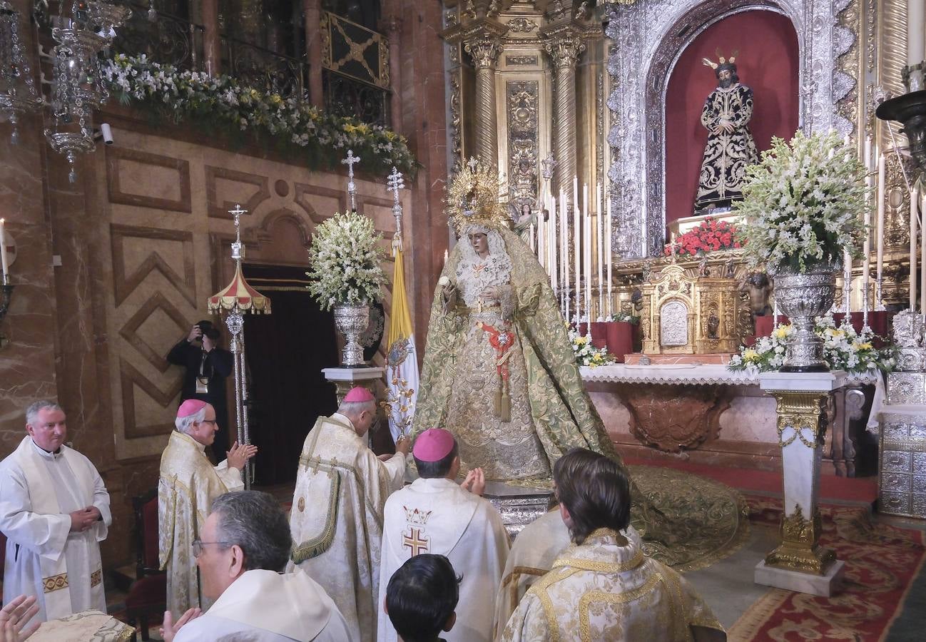 La ceremonia ha congregado a numeroso público en la Basílica de la Macarena