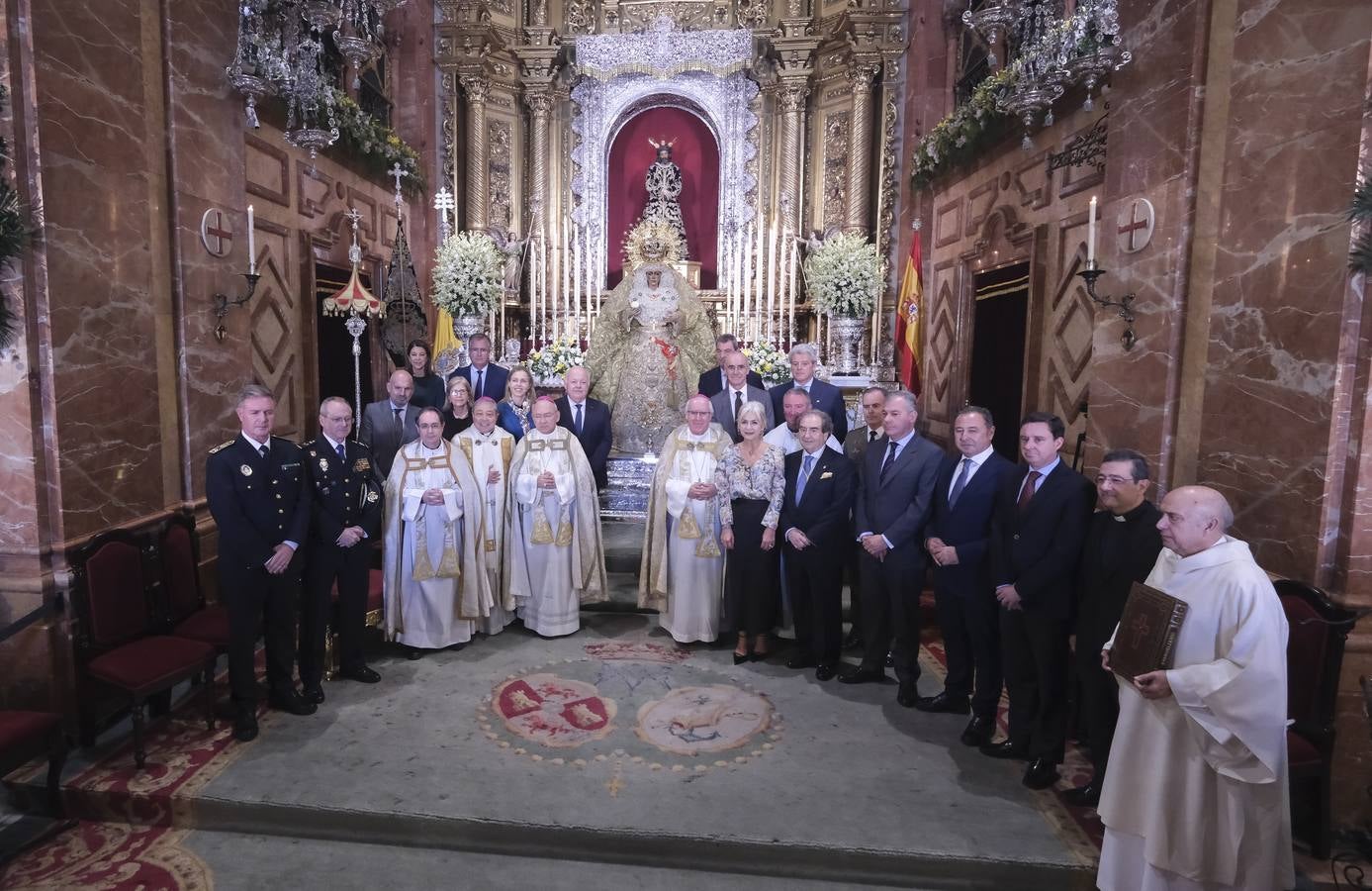 La ceremonia ha congregado a numeroso público en la Basílica de la Macarena