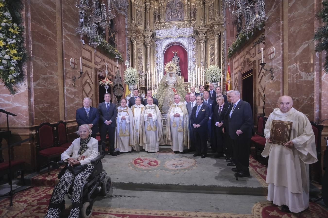 La ceremonia ha congregado a numeroso público en la Basílica de la Macarena