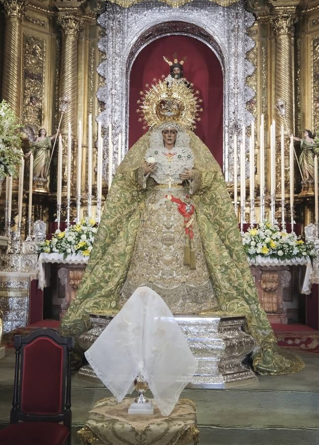 La ceremonia ha congregado a numeroso público en la Basílica de la Macarena