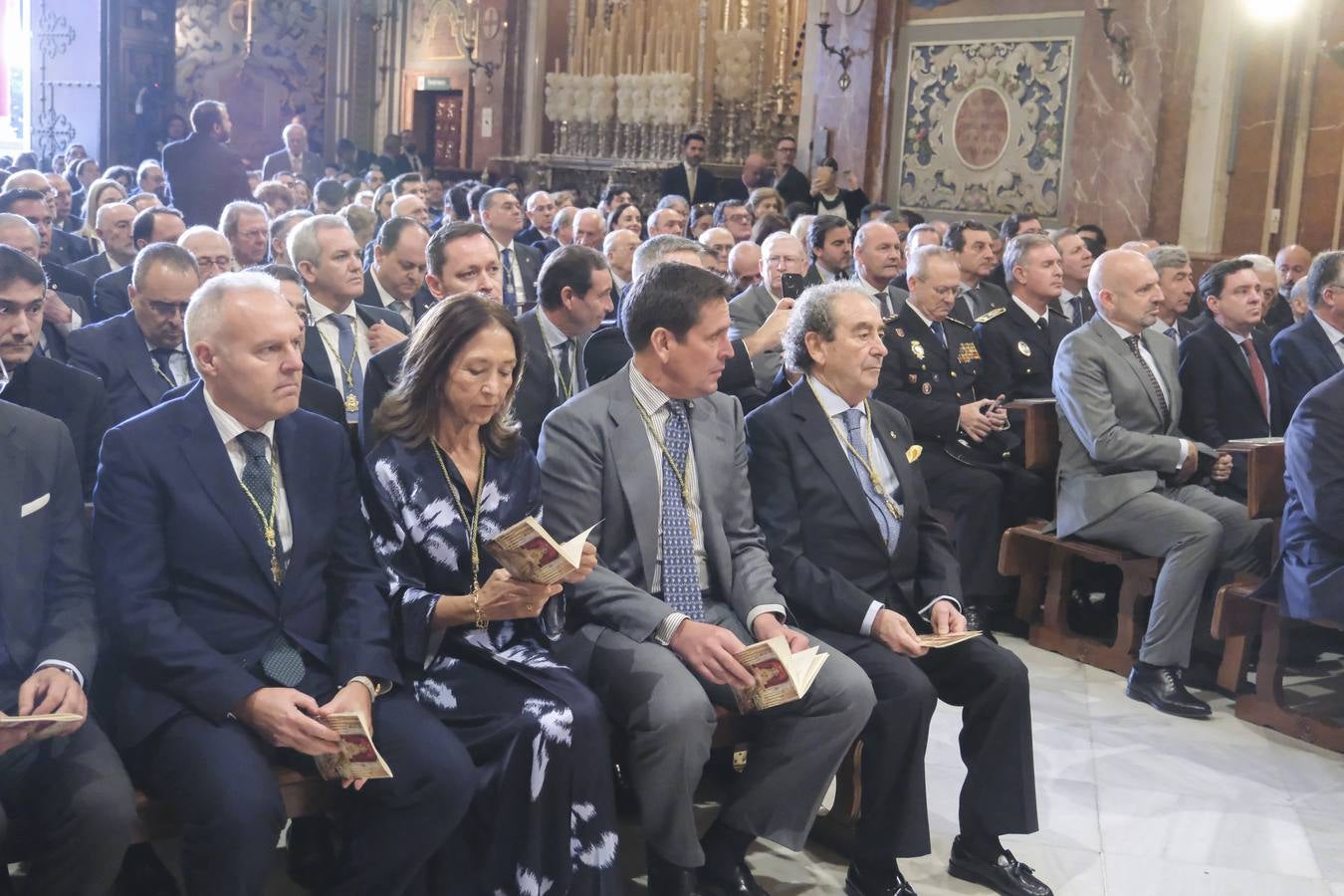 La ceremonia ha congregado a numeroso público en la Basílica de la Macarena