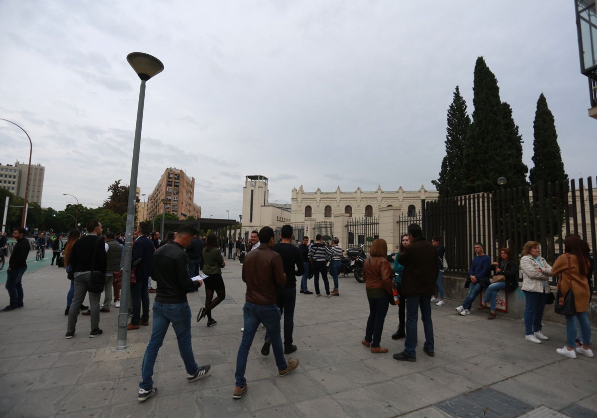 Imagen de archivo de las oposiciones celebradas a la Policía Local en 2018 en la Facultad de Derecho