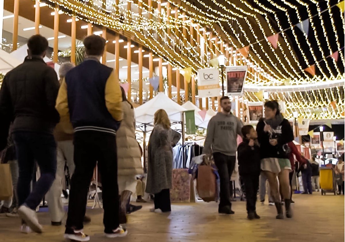 Centro Comercial Torre Sevilla decorado por Navidad