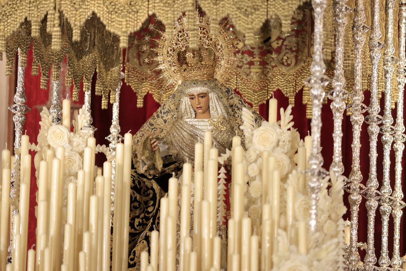 La Esperanza de Triana, preparada para la Procesión Magna