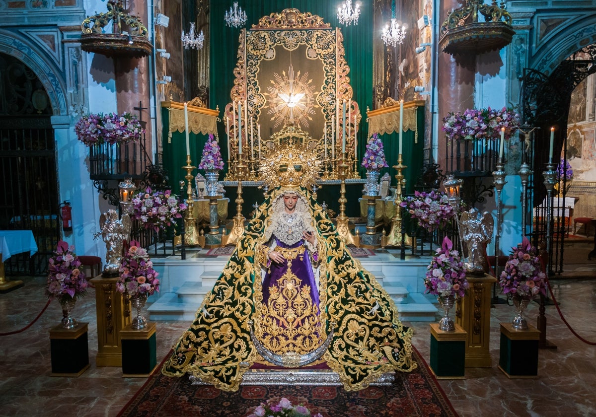 La Virgen del Rocío en besamanos