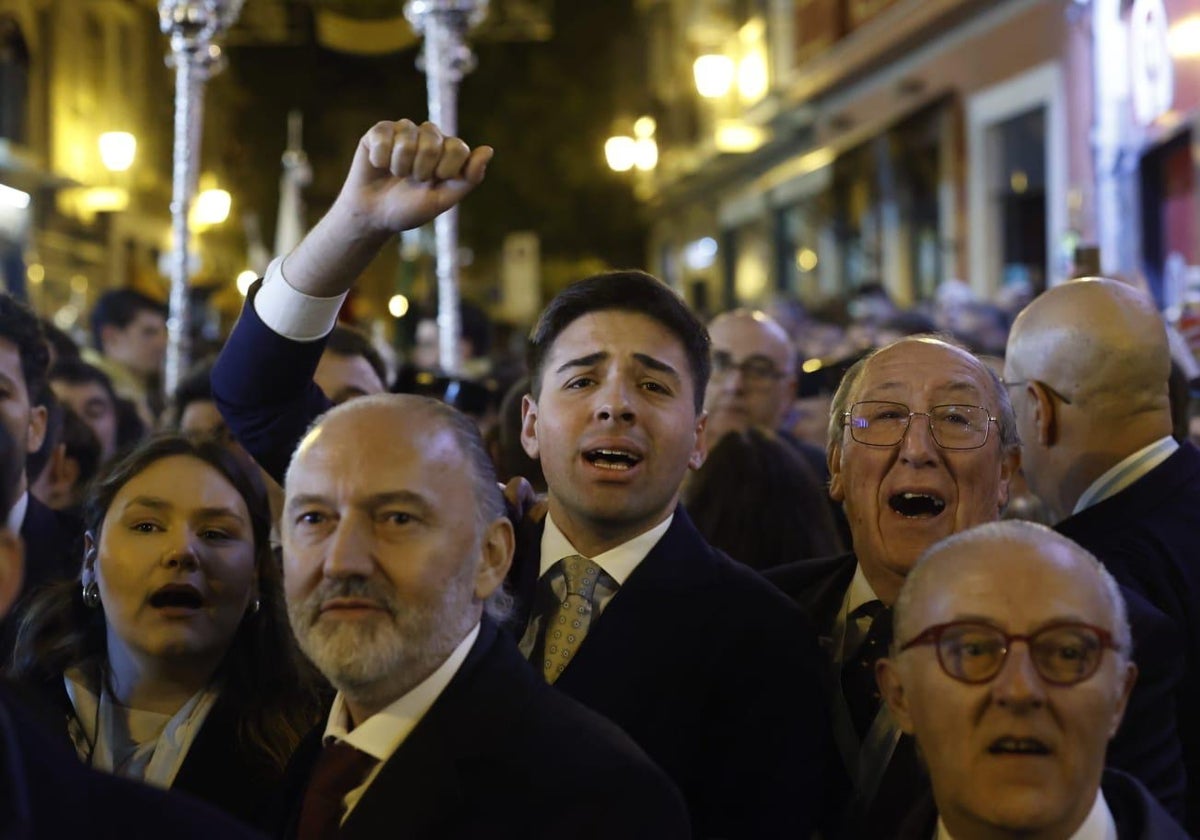 Devotos de la Virgen de Setefilla le dedican salves a la Patrona de su pueblo