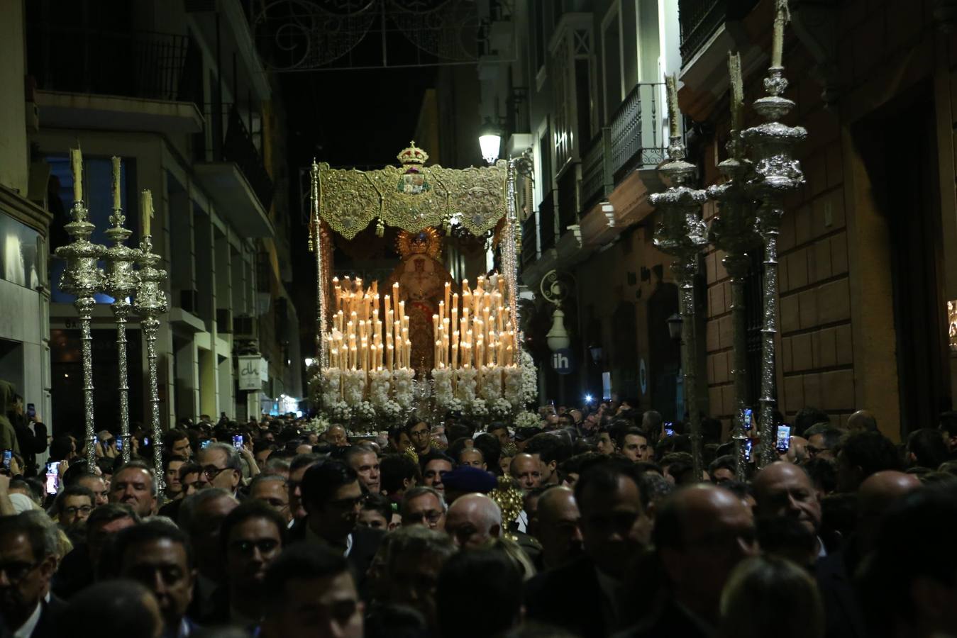 Traslado de la Macarena a la Catedral para participar en la Magna