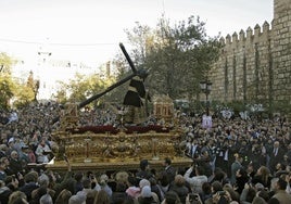 Hasta el sol quiso ver al Gran Poder reinando vestido de majestad