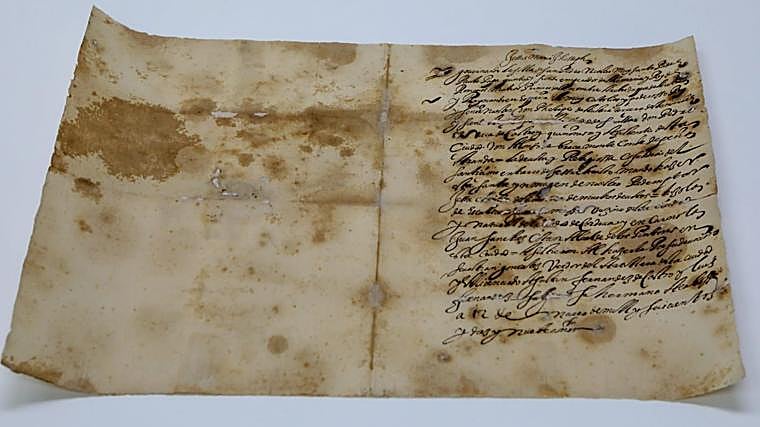 Documento encontrado dentro del Cristo Yacente ya restaurado