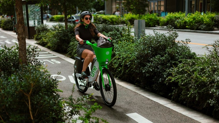 Las empresas Lime y Bolt explotarán el servicio de alquiler de bicicletas eléctricas en Sevilla