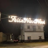 La sorpresa de los vecinos de un pueblo de Sevilla al ver el rótulo de Navidad: «Feliz Navinavi»