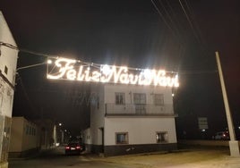 La sorpresa de los vecinos de un pueblo de Sevilla al ver el rótulo de Navidad: «Feliz Navinavi»