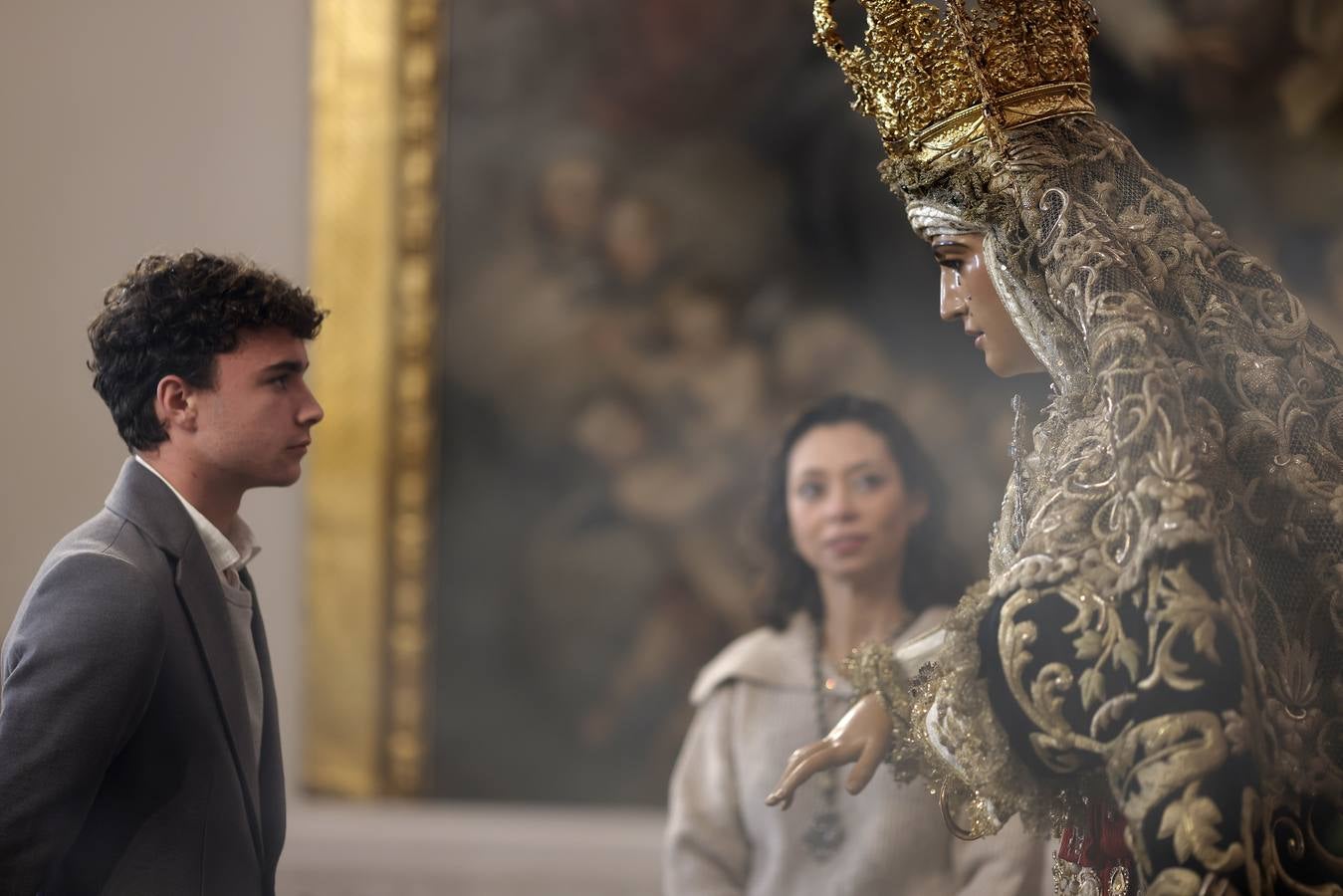 Besamanos de la Esperanza de Triana en la capilla de los Marineros