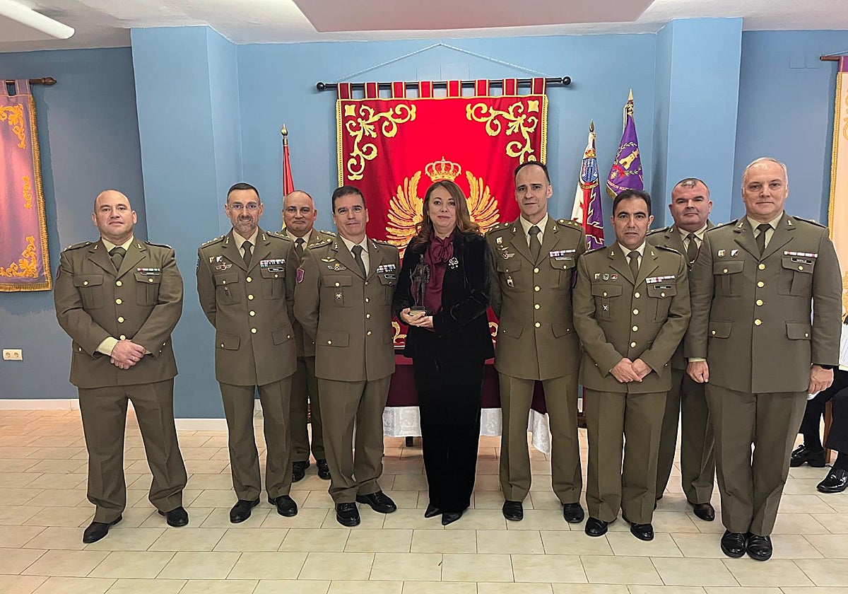 La hermana mayor de Valme, Isabel Mª Caballero, en el acto de entrega del reconocimiento