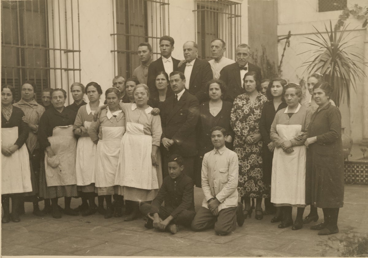 Imagen de los agraciados en el sorteo de la Lotería de Navidad de 1931 publicada en ABC el 23 de diciembre