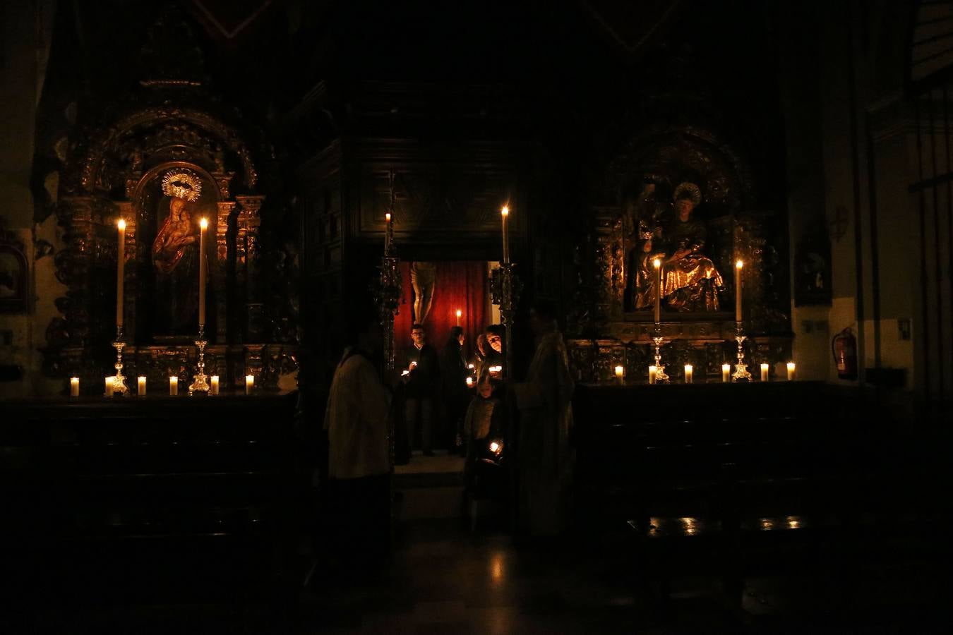 Misa Rorate Caeli en la parroquia de la Magdalena