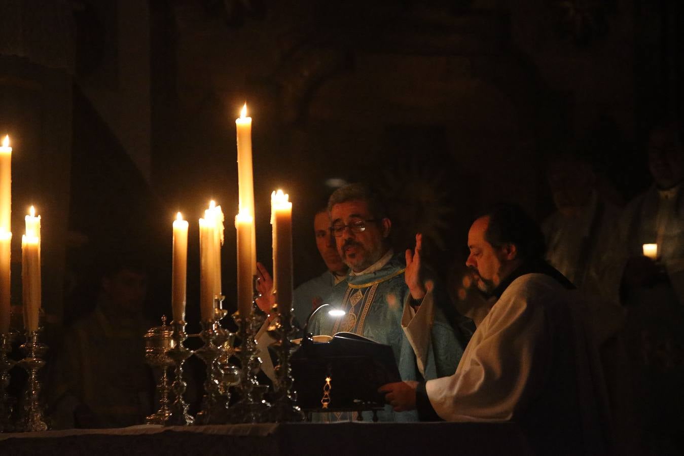 Misa Rorate Caeli en la parroquia de la Magdalena