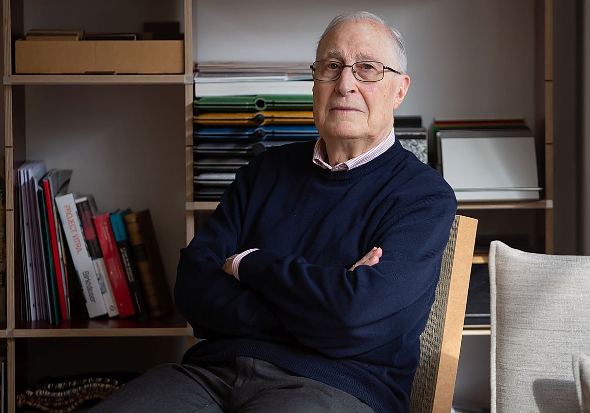 Imagen de archivo de Ramón Monserrat, en su estudio de Sevilla