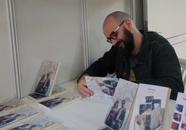 Adrián Daine, autor de 'Illo': «Puse mucho cuidado en los diálogos, quería que fuera una novela muy sevillana»