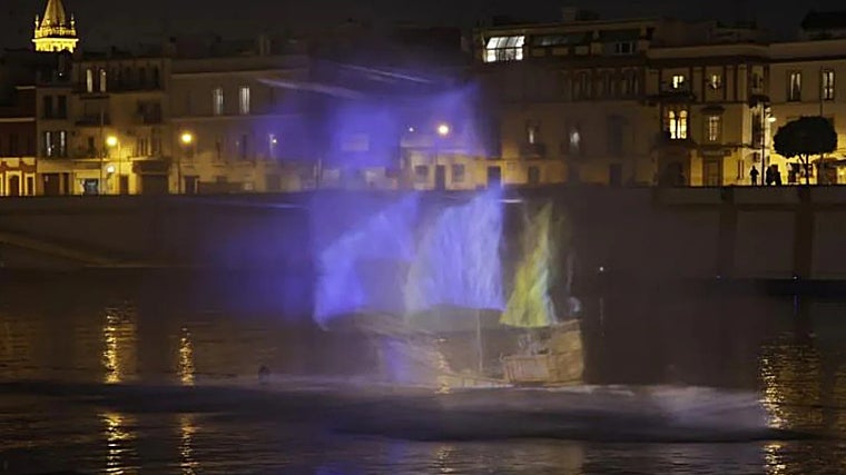 Este espectacular mapping se puede contemplar desde el Muelle de la Sal