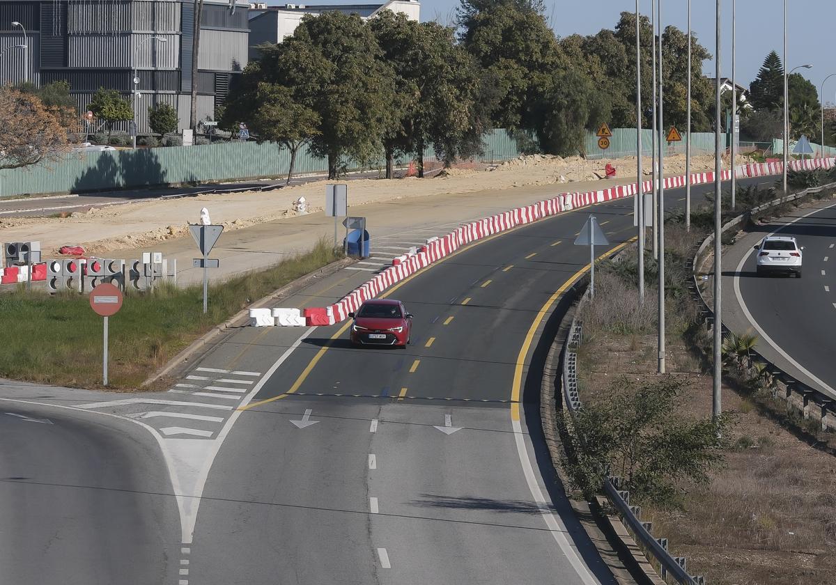 Obras en el carril Bus-VAO de la carretera San Juan-Mairena