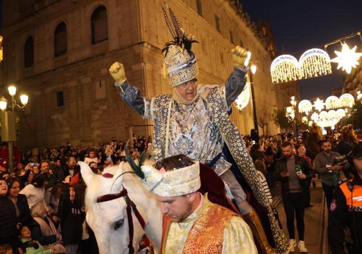 El Heraldo Real en su recorrido por las calles de Sevilla en 2023