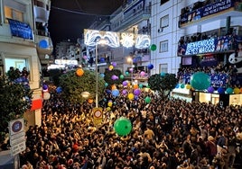 Cabalgata de Reyes Magos 2025 en Sevilla: Se desata la locura en la calle Asunción pese a la lluvia