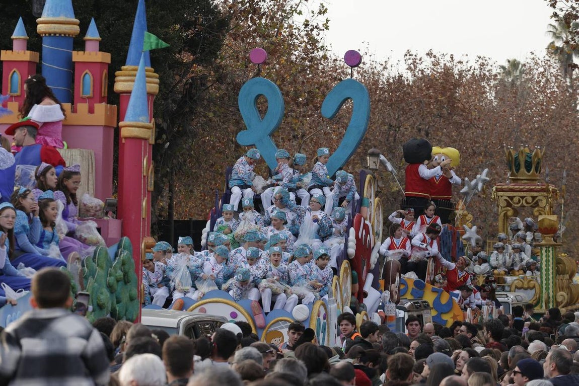 Primeros momentos de la Cabalgata de Reyes Magos de Sevilla 