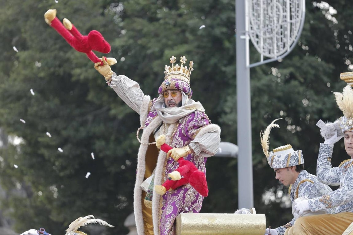 Primeros momentos de la Cabalgata de Reyes Magos de Sevilla 