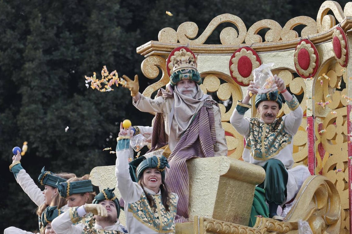 Primeros momentos de la Cabalgata de Reyes Magos de Sevilla 