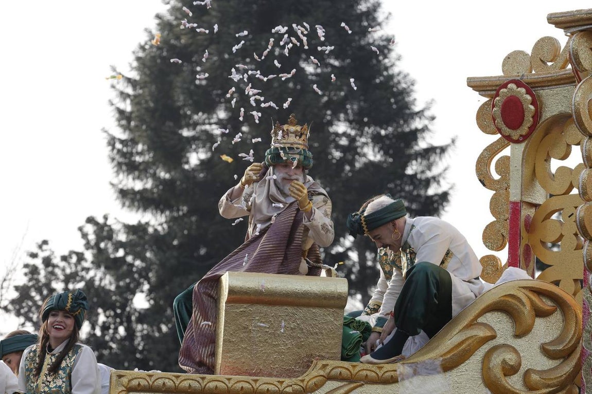 Primeros momentos de la Cabalgata de Reyes Magos de Sevilla 