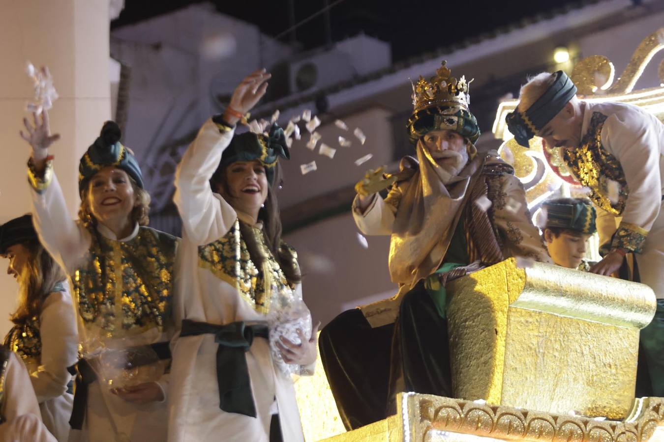 Cabalgata de los Reyes Magos de Sevilla, ya de noche por las calles del Centro