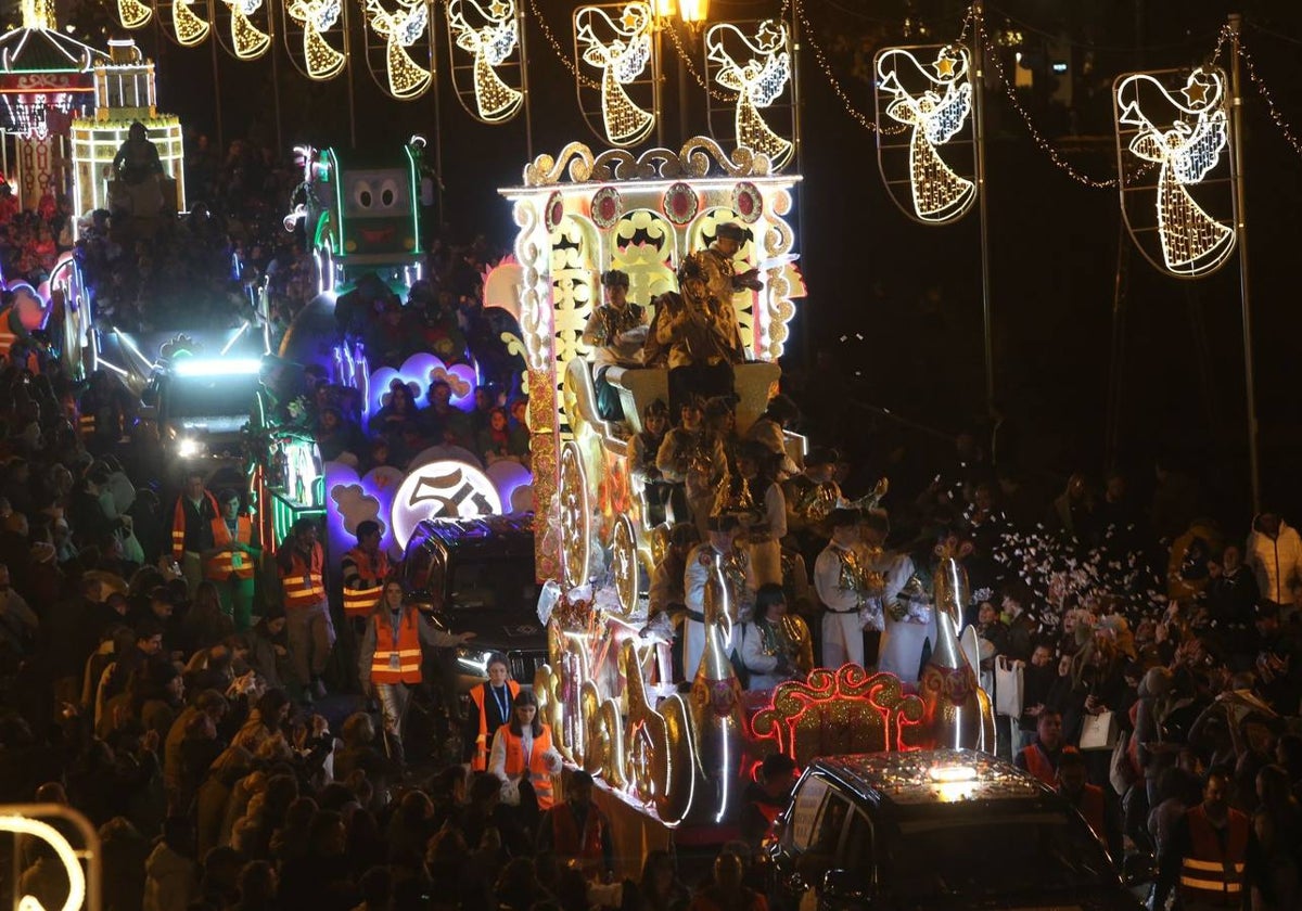 La Cabalgata de los Reyes Magos a su entrada en Triana