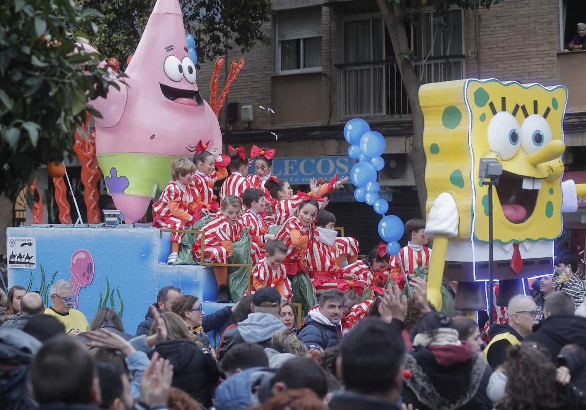 Una de las carrozas de la Cabalgata de Reyes Magos de Triana del año pasado