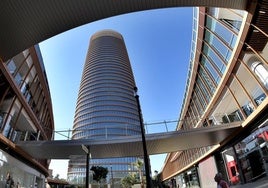 Torre Sevilla inaugura las rebajas con un sorteo de 1.000 euros para compras y un servicio de personal shopper