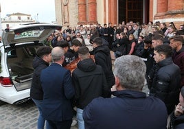 Multitudinario funeral en Aznalcóllar por Aarón, el joven de 17 años asesinado en Gerena