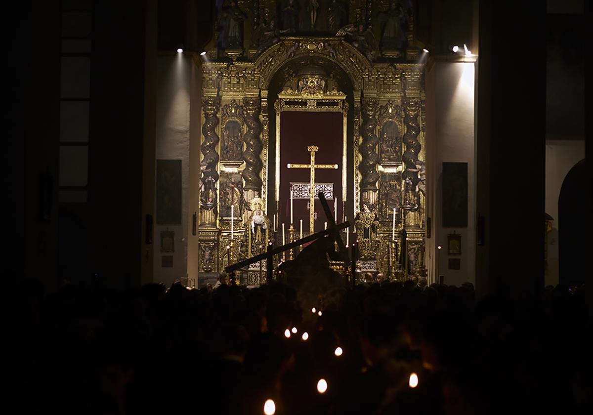 Traslado de Jesús de las Penas al altar de su quinario