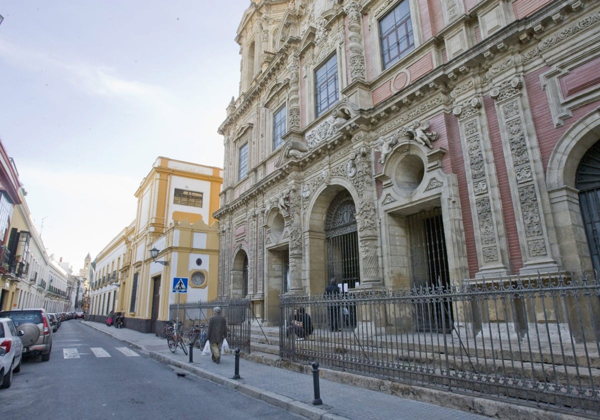 Los hechos ocurrieron junto a la fachada de la Iglesia de San Luis de los Franceses