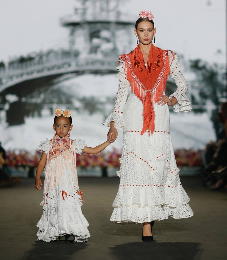 Gran variedad de colores en los trajes de Carmina, Lucía Márquez y Sueños de Abril 