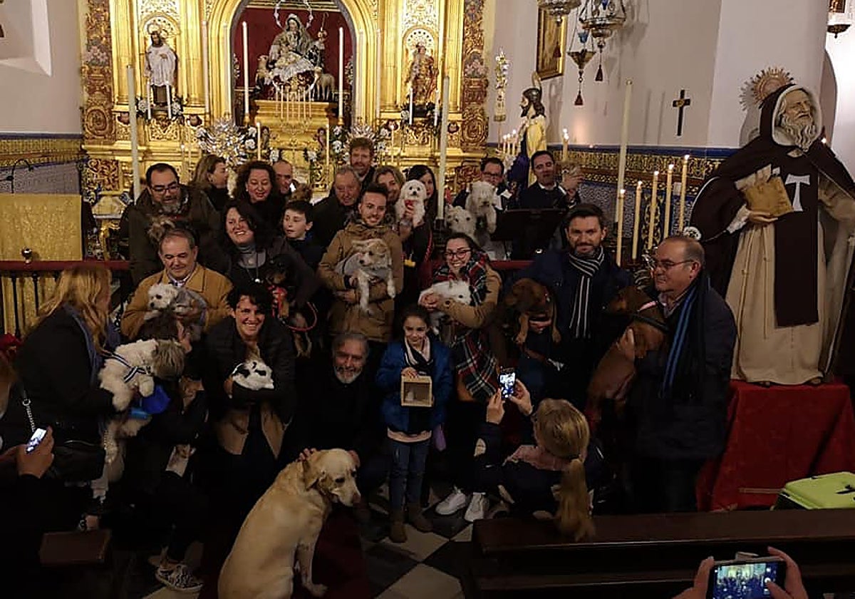 Bendición de mascotas en la capilla de la Pastora de Dan