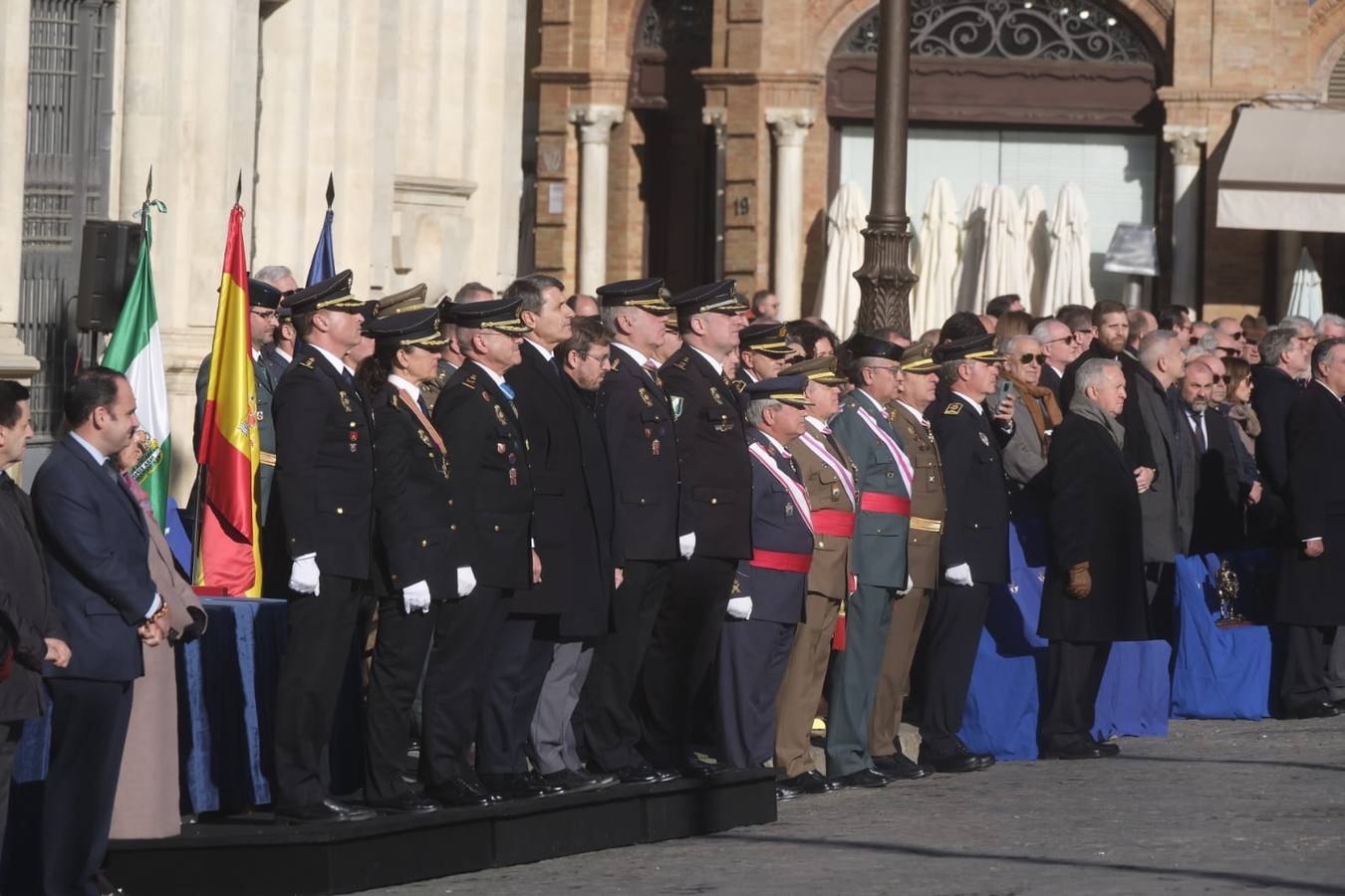 La plaza de San Francisco ha sido el escenario del aniversario de la Policía Nacional en Sevilla