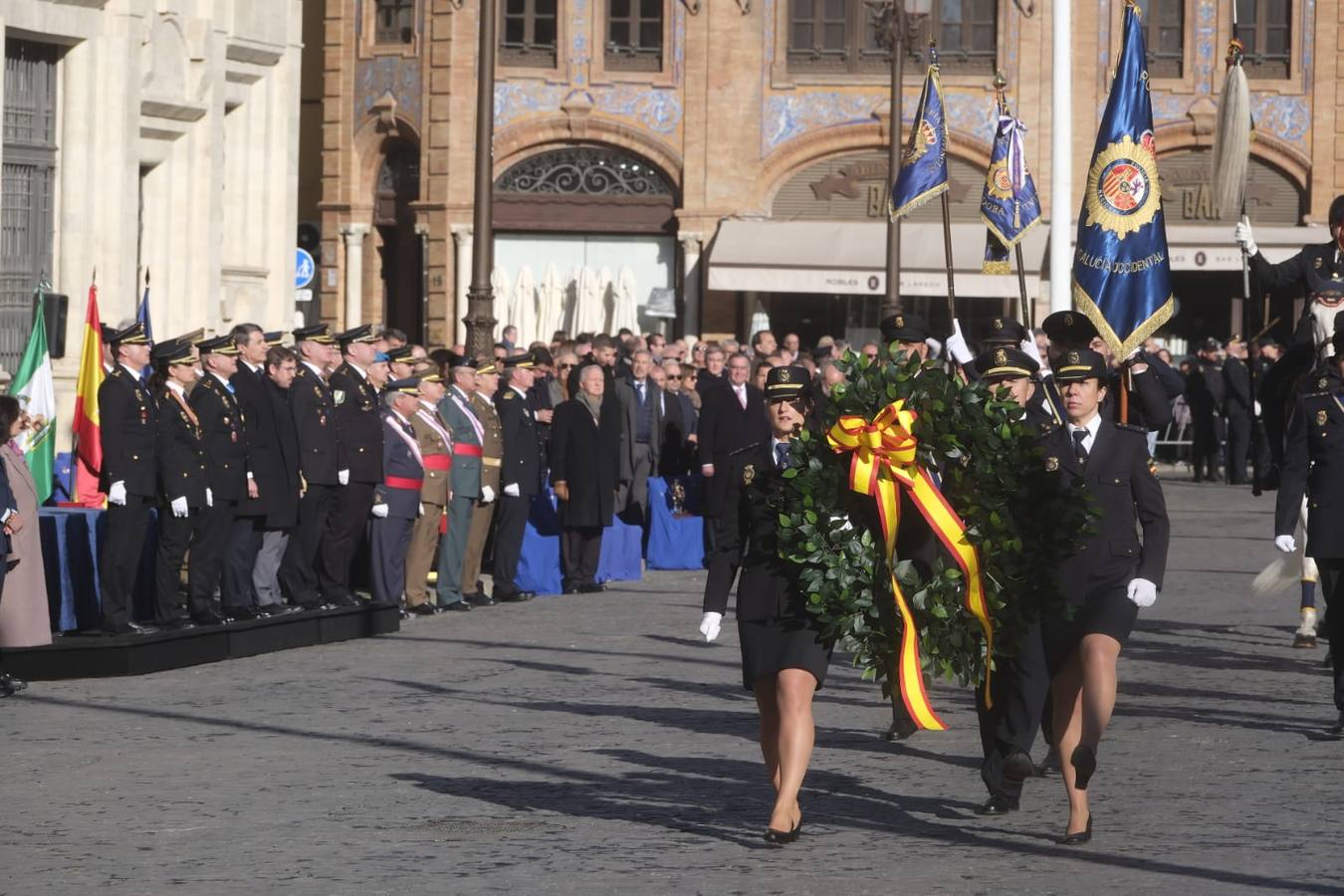 La plaza de San Francisco ha sido el escenario del aniversario de la Policía Nacional en Sevilla