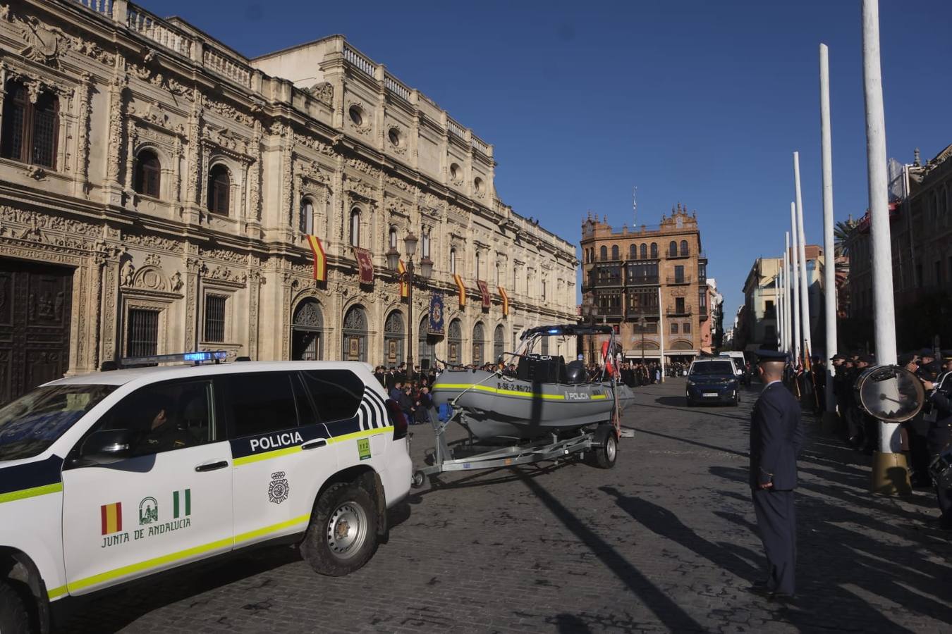 La plaza de San Francisco ha sido el escenario del aniversario de la Policía Nacional en Sevilla