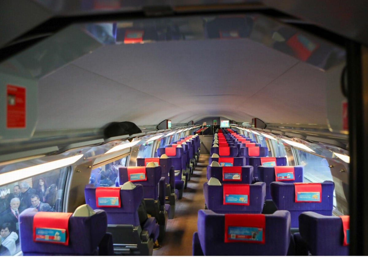 Interior de un tren de Ouigo en Sevilla