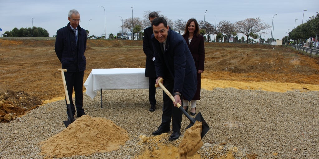 Juanma Moreno inaugura las obras de la primera promoción de vivienda pública en Utrera en 16 años