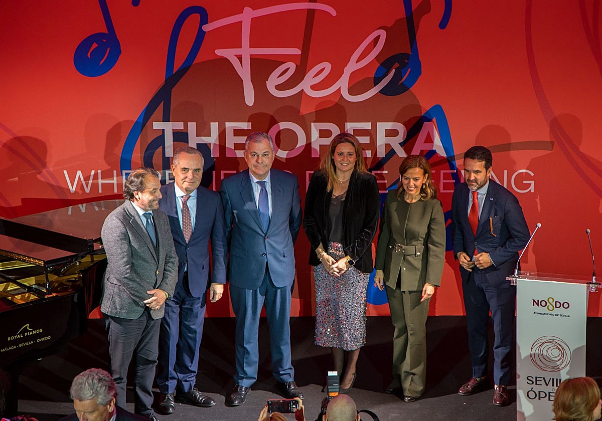 Juan Bueno, José Luis Sanz y Angie Moreno en la presentación del festival de ópera en Fitur
